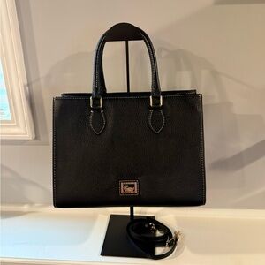 Dooney & Bourke Pebble Grain Janine
Satchel